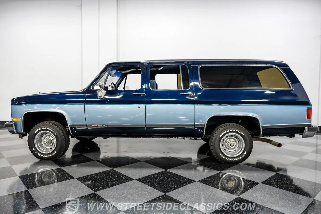 1990 GMC Suburban 7th Gen - Image 2 of 12
