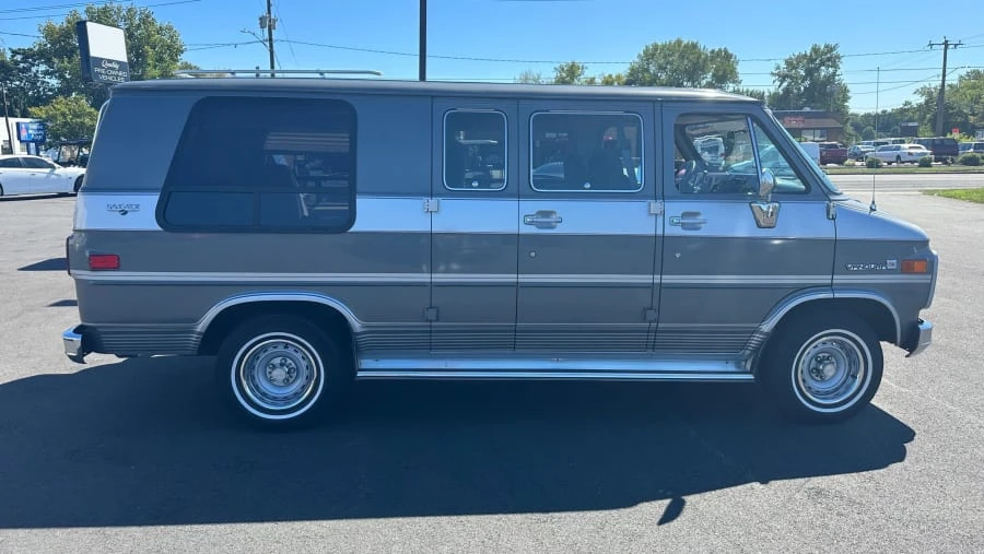 1990 GMC G-series Van - Image 2 of 22