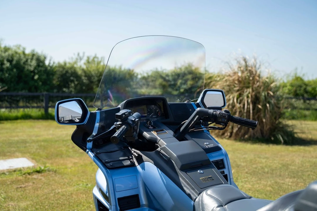 1990 Honda Gold Wing - Image 15 of 30