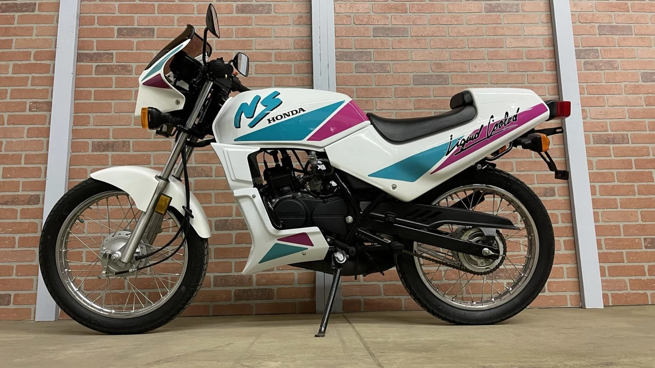 1990 Honda NSR - Image 24 of 31