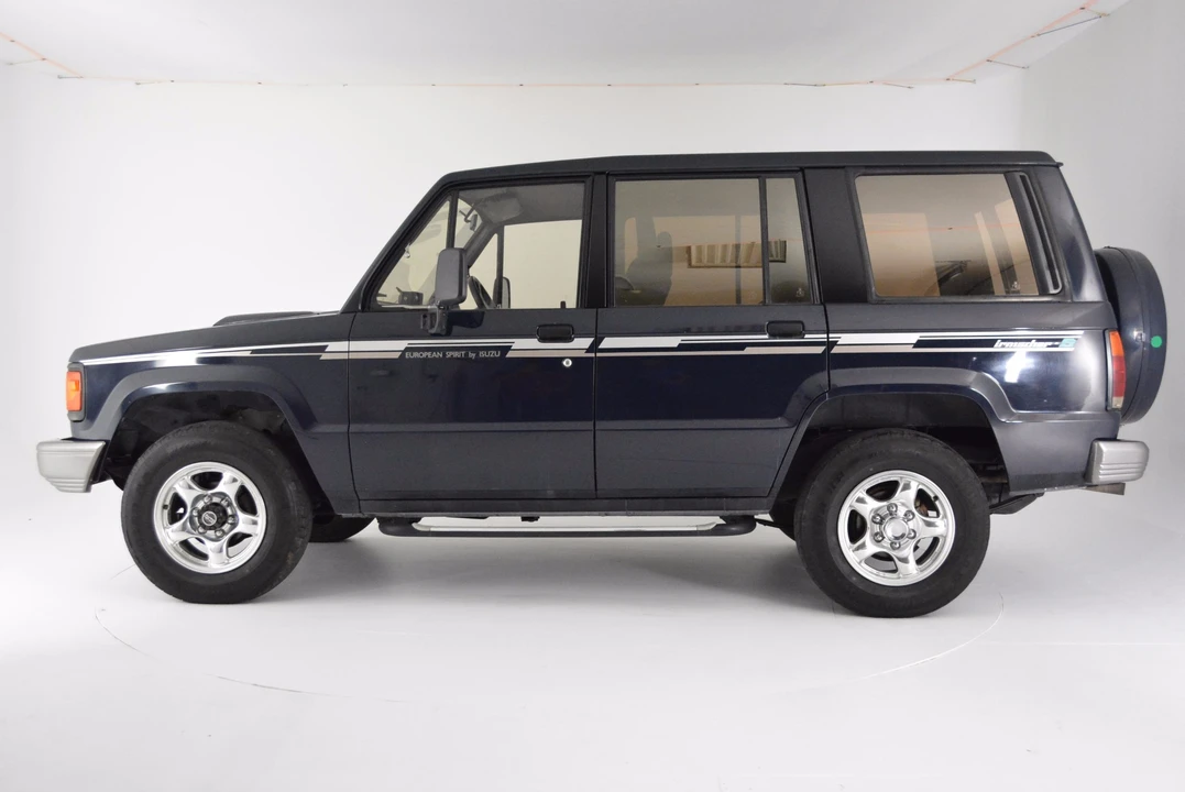 1990 Isuzu Trooper - Image 3 of 31