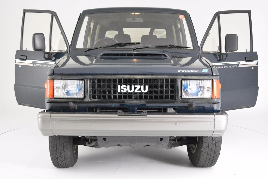 1990 Isuzu Trooper - Image 9 of 31