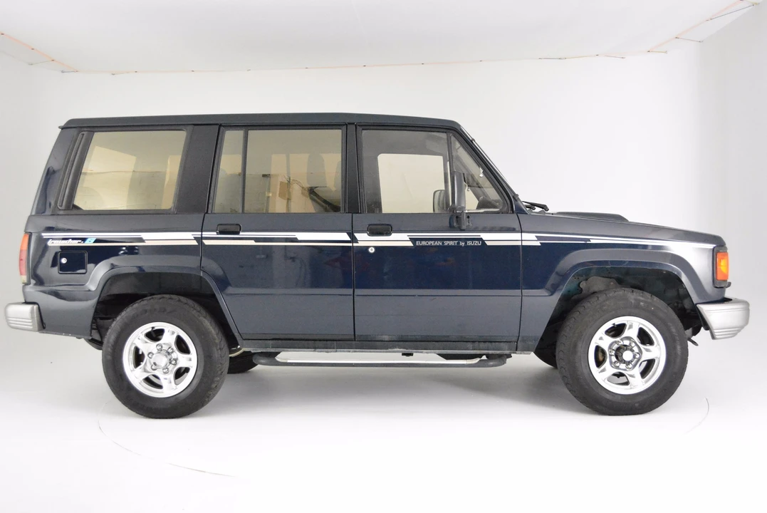 1990 Isuzu Trooper - Image 6 of 31