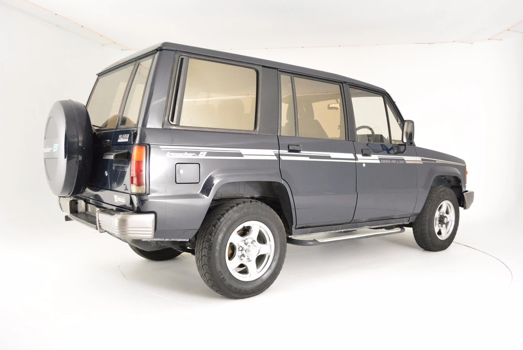 1990 Isuzu Trooper - Image 8 of 31