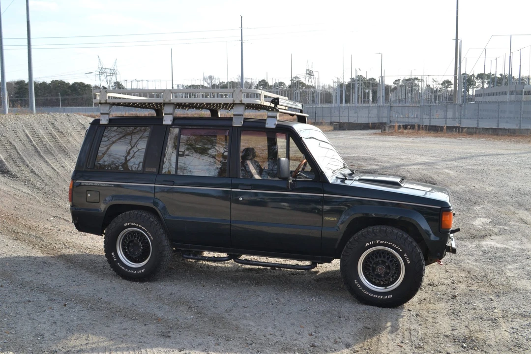 1990 Isuzu Trooper - Image 13 of 31