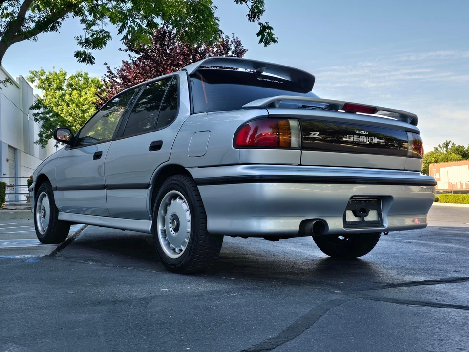 1990 Isuzu Impulse - Image 9 of 31