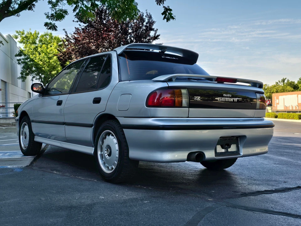 1990 Isuzu Impulse - Image 11 of 31