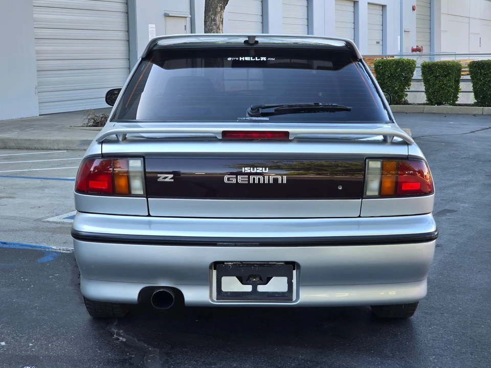 1990 Isuzu Impulse - Image 12 of 31