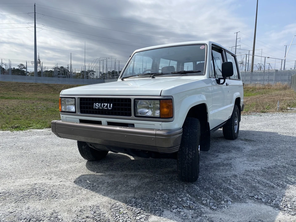 1990 Isuzu Trooper - Image 2 of 31