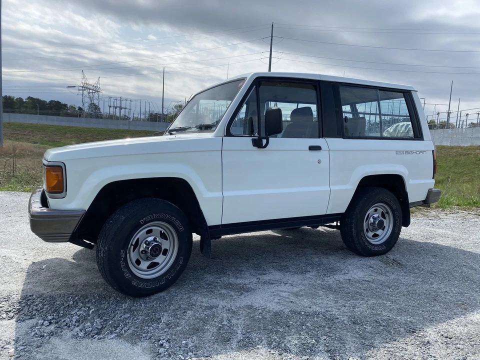 1990 Isuzu Trooper - Image 5 of 31