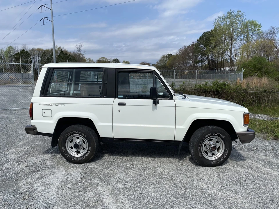 1990 Isuzu Trooper - Image 18 of 31