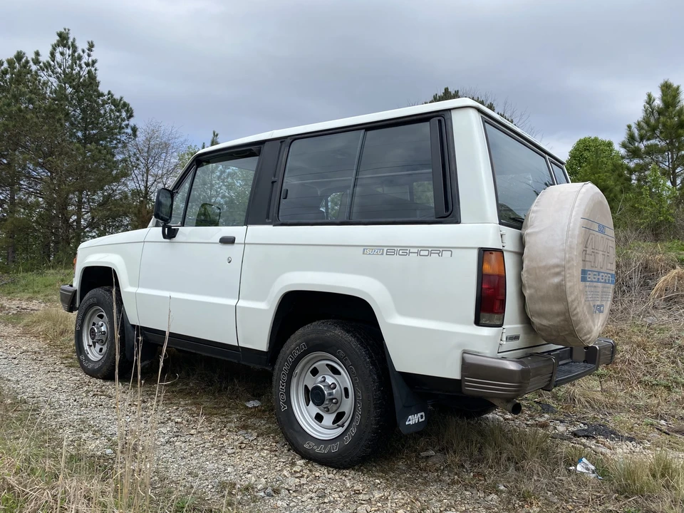 1990 Isuzu Trooper - Image 8 of 31