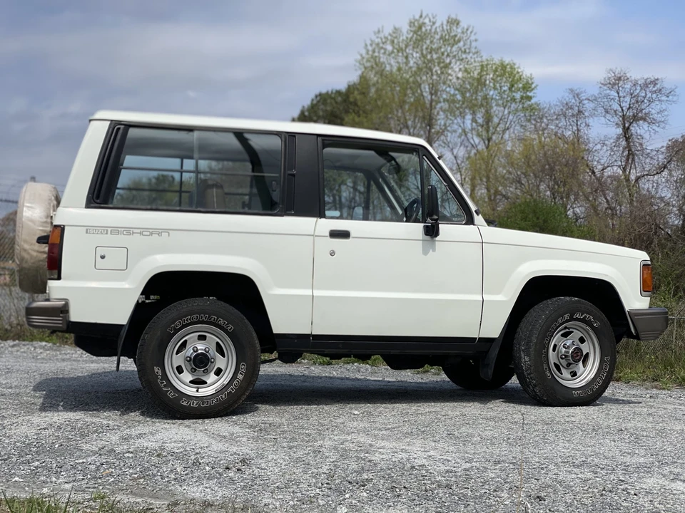 1990 Isuzu Trooper - Image 17 of 31