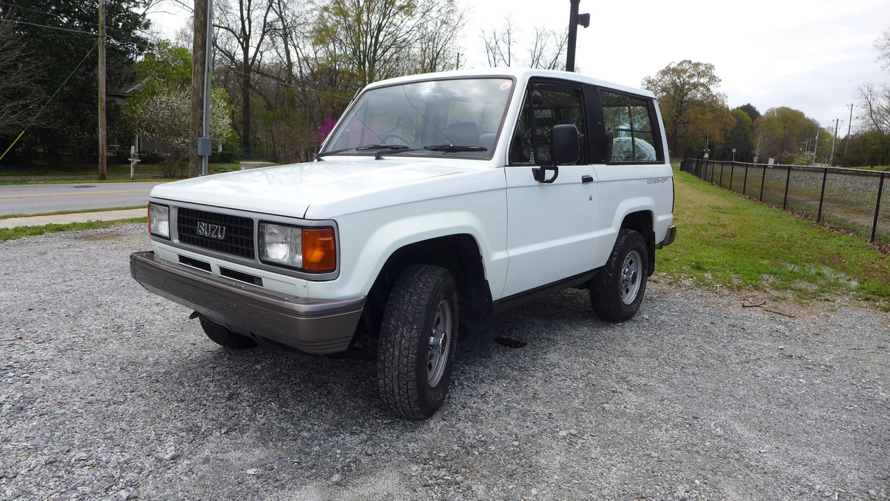 1990 Isuzu Trooper - Image 3 of 31