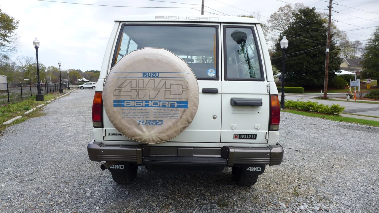 1990 Isuzu Trooper - Image 9 of 31