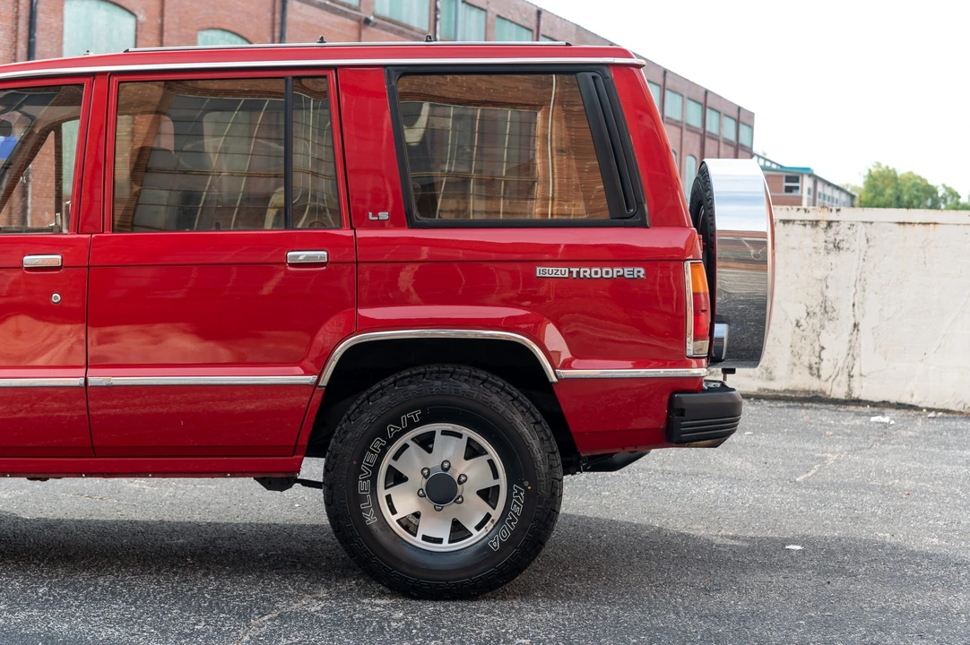 1990 Isuzu Trooper - Image 23 of 31