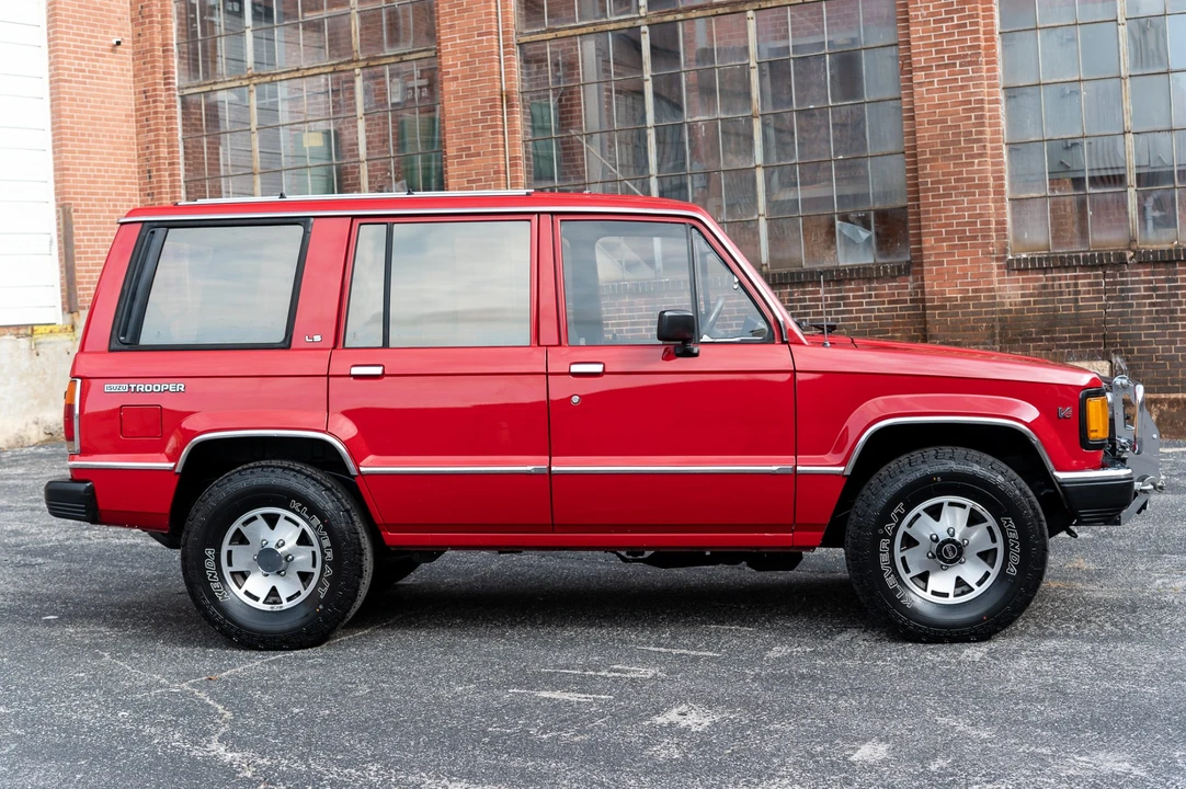 1990 Isuzu Trooper - Image 10 of 31