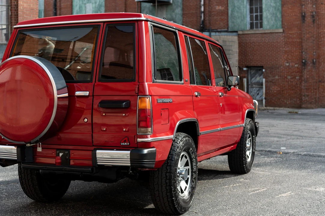 1990 Isuzu Trooper - Image 15 of 31