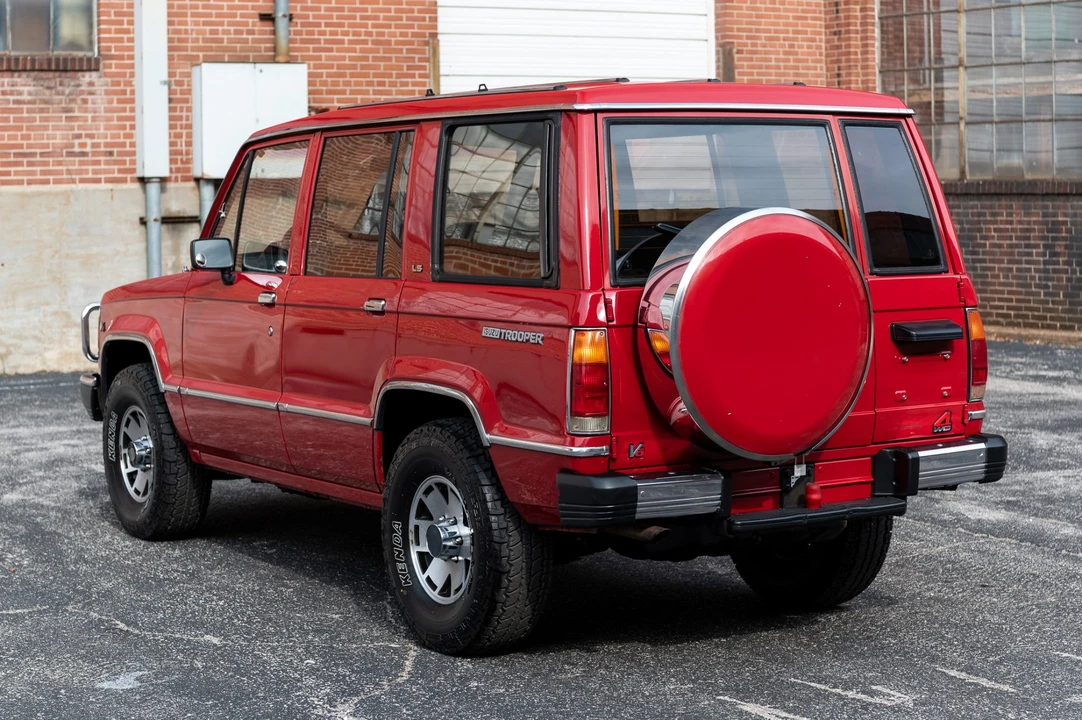 1990 Isuzu Trooper - Image 18 of 31