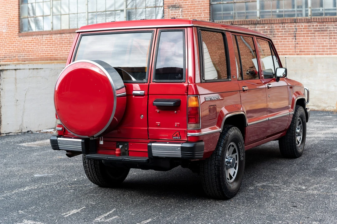 1990 Isuzu Trooper - Image 12 of 31