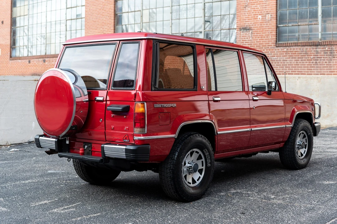 1990 Isuzu Trooper - Image 11 of 31