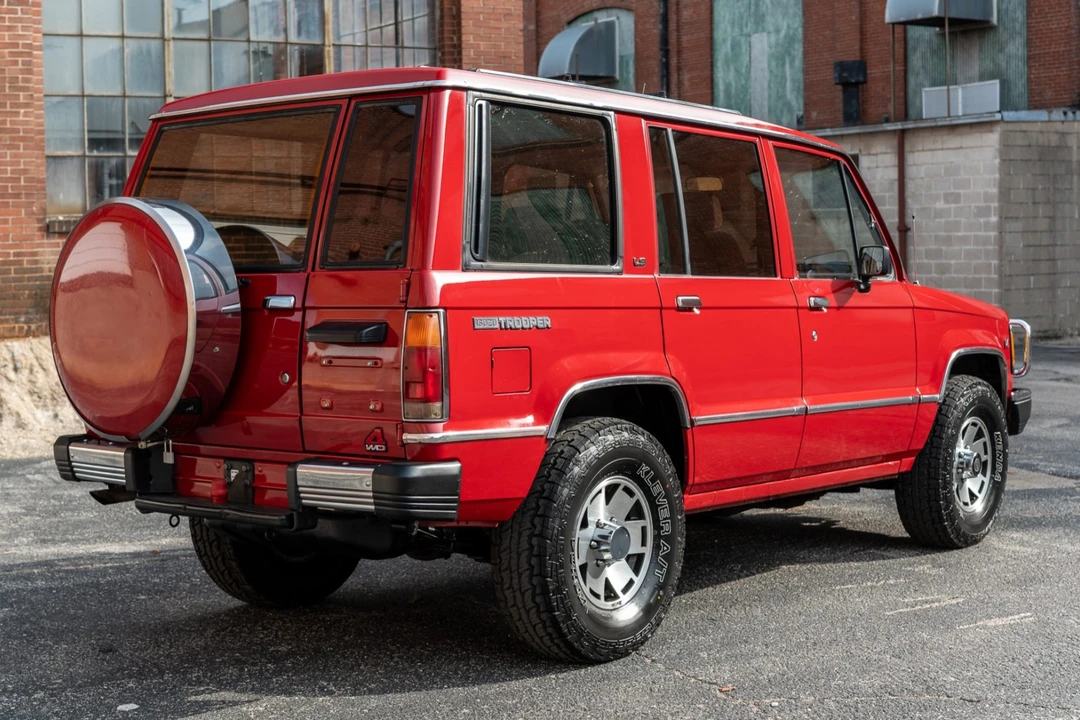 1990 Isuzu Trooper - Image 13 of 31
