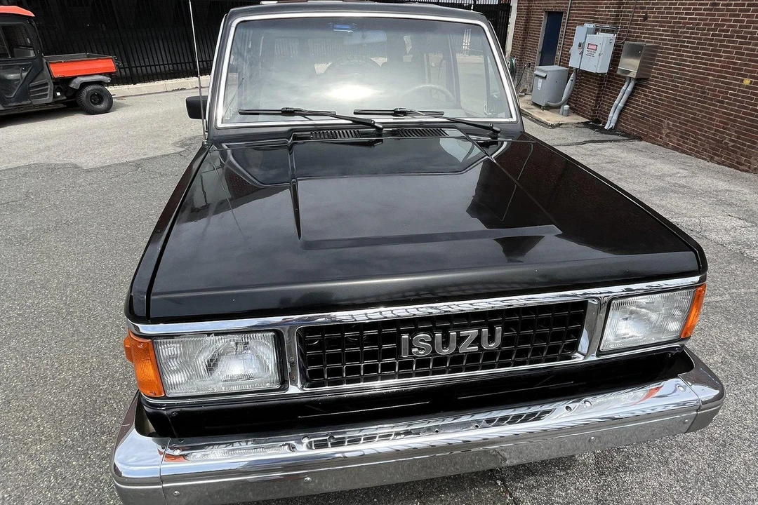 1990 Isuzu Trooper - Image 2 of 9