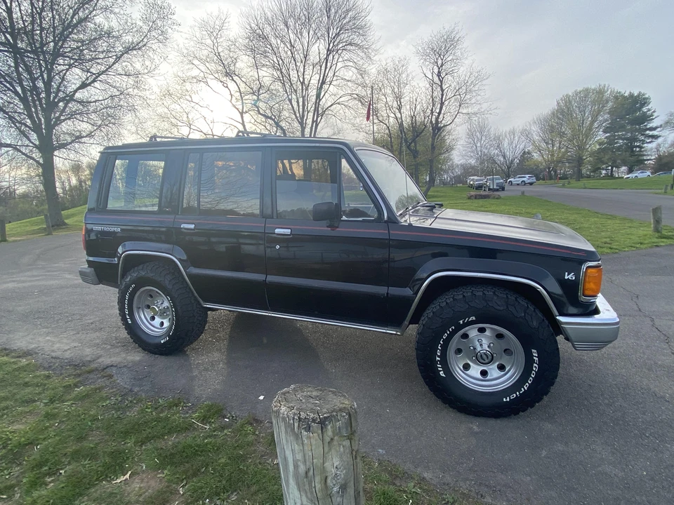 1990 Isuzu Trooper - Image 9 of 9