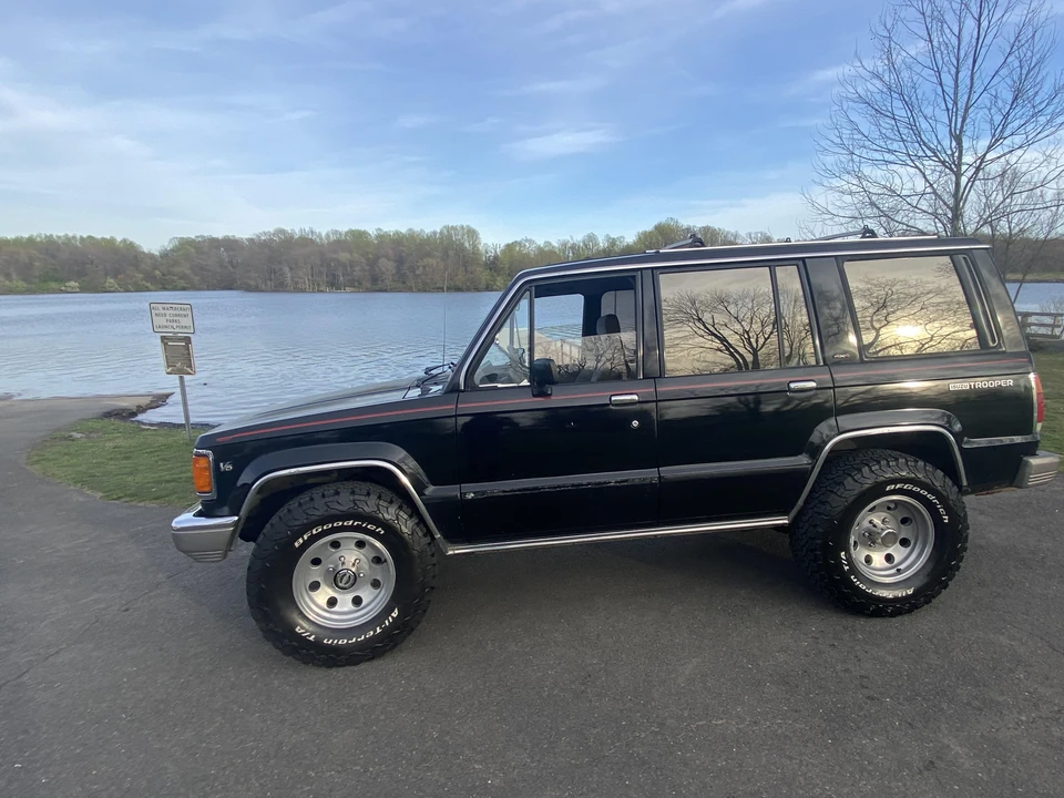 1990 Isuzu Trooper - Image 6 of 9
