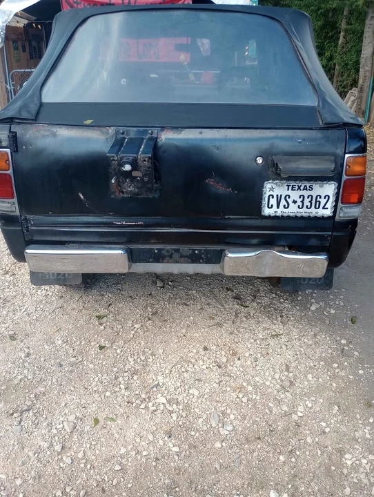 1990 Isuzu Rodeo - Image 7 of 12