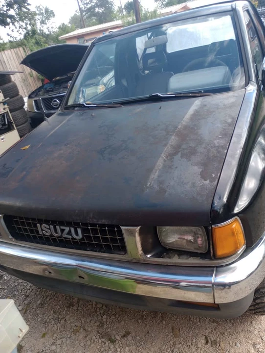 1990 Isuzu Rodeo - Image 4 of 12
