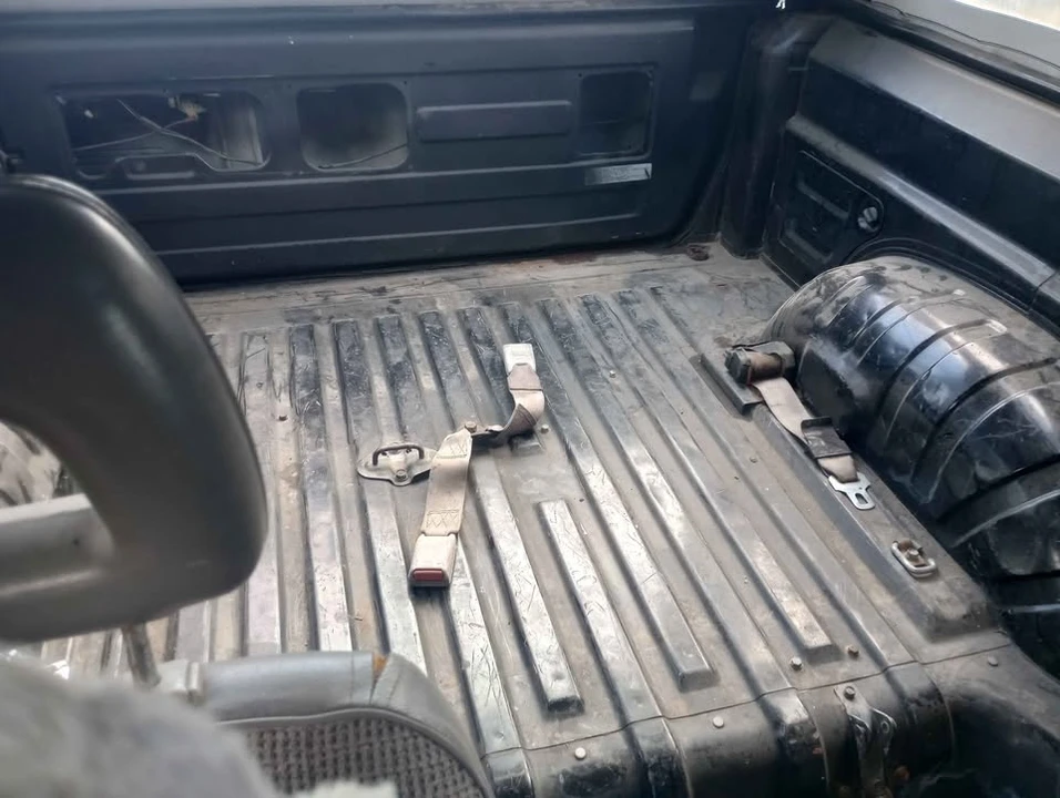 1990 Isuzu Rodeo - Image 8 of 12