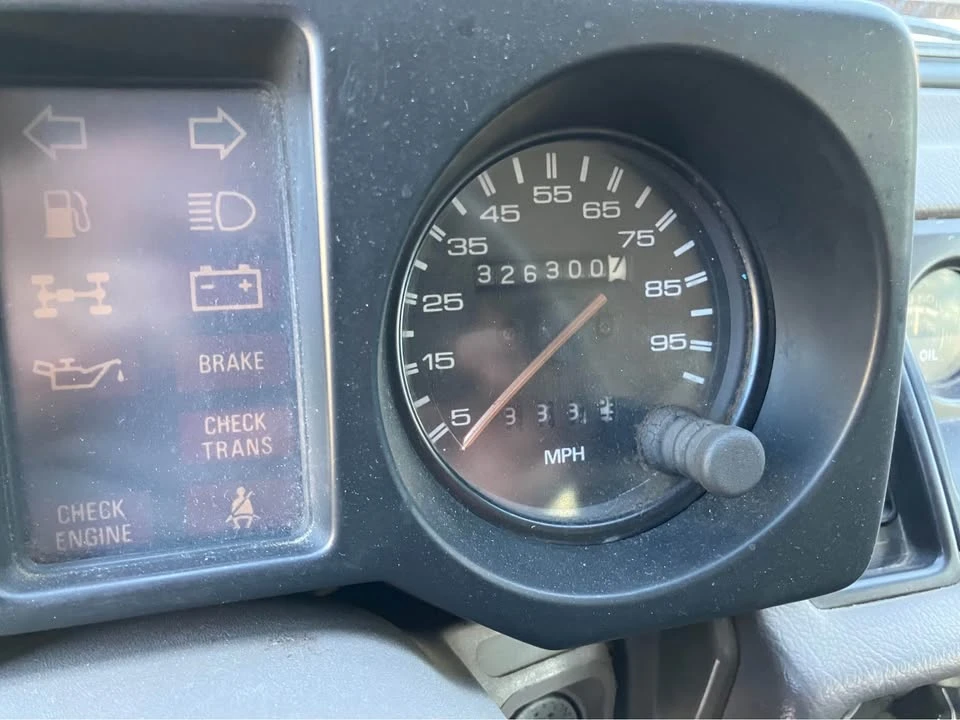 1990 Isuzu Trooper - Image 3 of 8