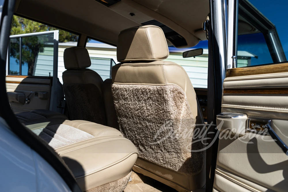 1990 Jeep SJ Grand Wagoneer - Image 9 of 31
