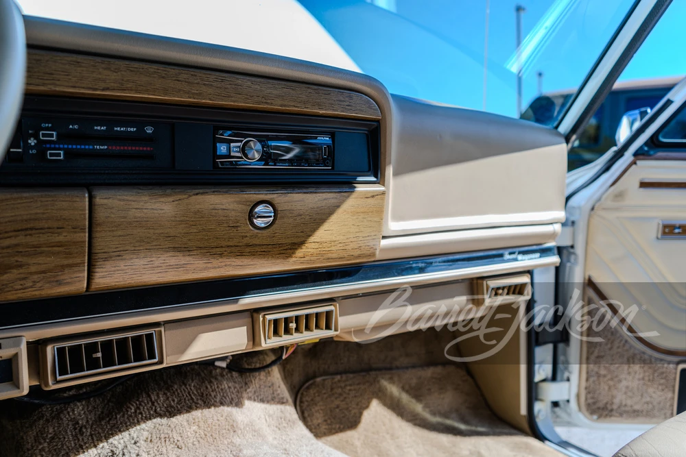 1990 Jeep SJ Grand Wagoneer - Image 10 of 31
