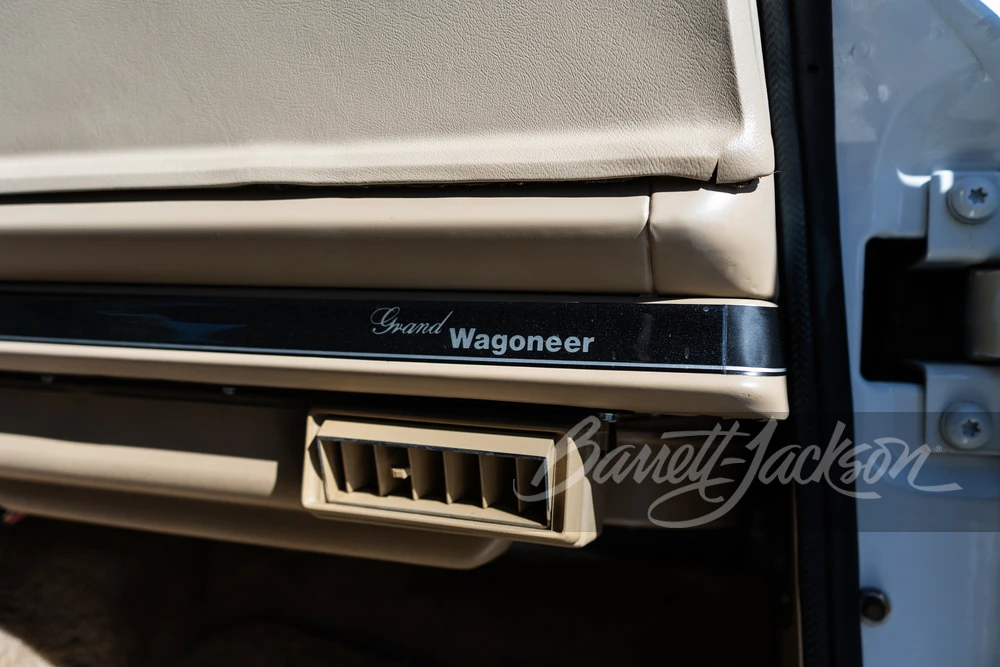 1990 Jeep SJ Grand Wagoneer - Image 12 of 31