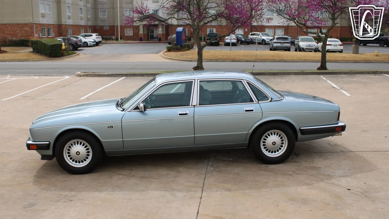 1990 Jaguar XJ40 XJ - Image 9 of 12