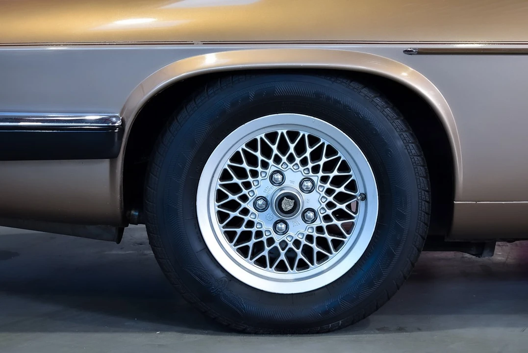 1990 Jaguar XJS Convertible - Image 29 of 30