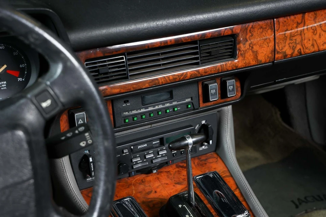 1990 Jaguar XJS Convertible - Image 25 of 31
