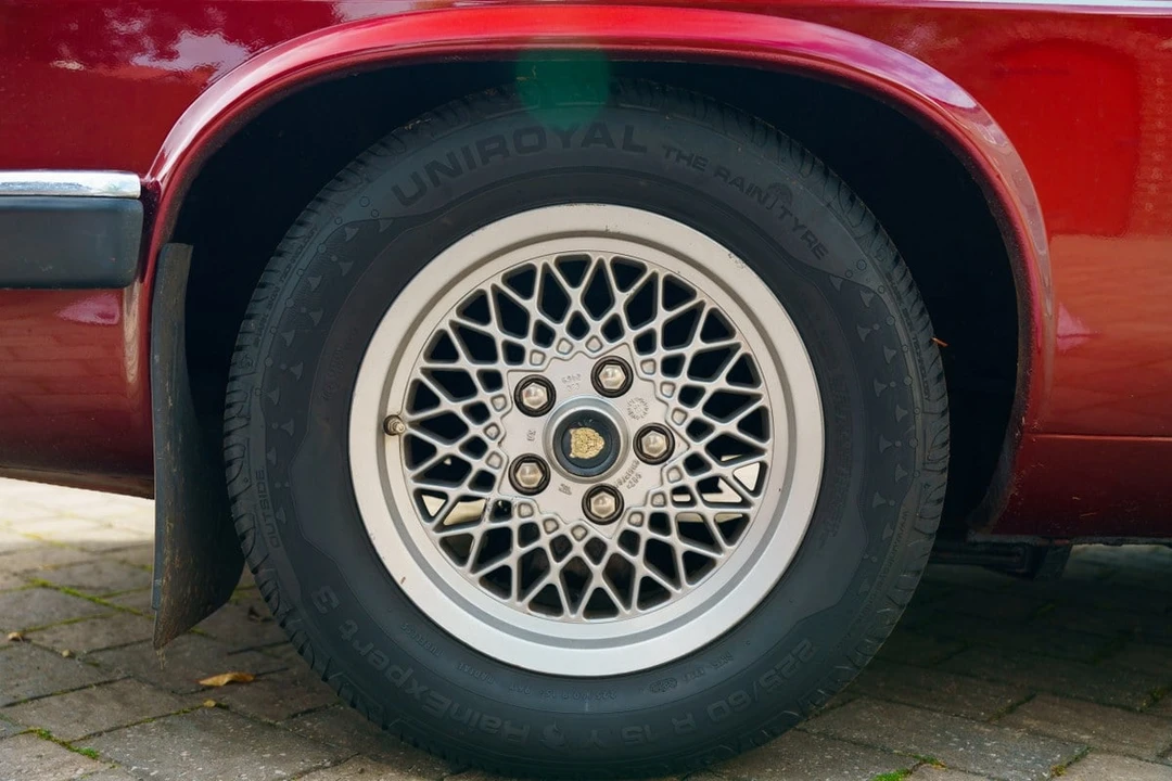 1990 Jaguar XJS Convertible - Image 25 of 30