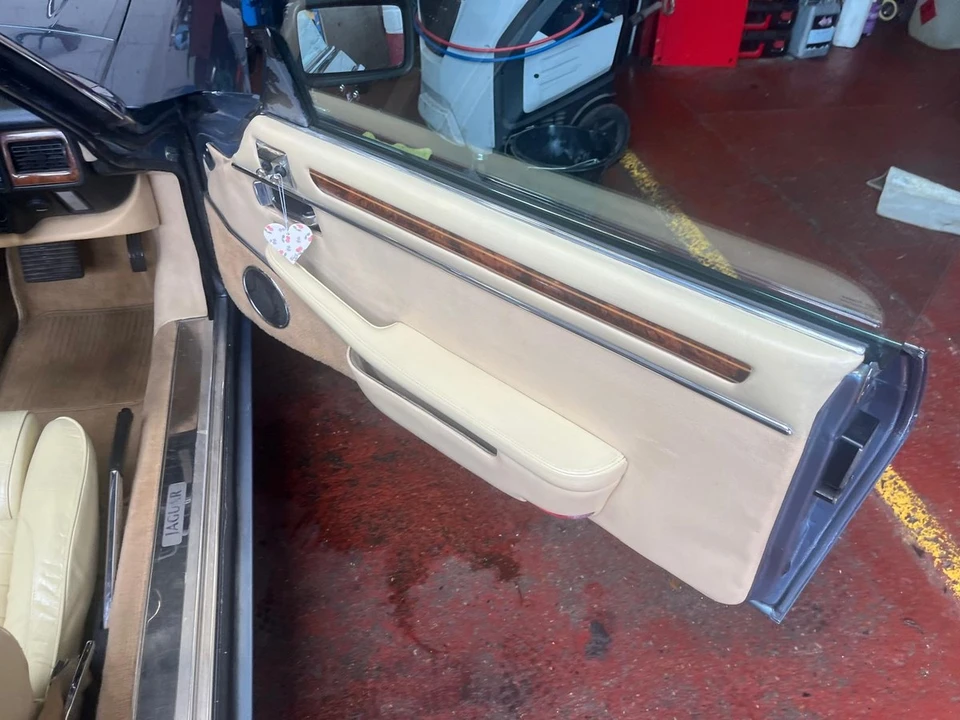 1990 Jaguar XJS Convertible - Image 16 of 30