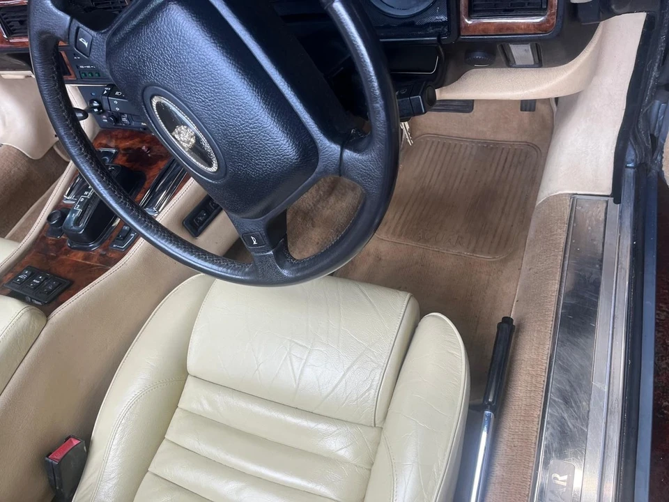 1990 Jaguar XJS Convertible - Image 28 of 30