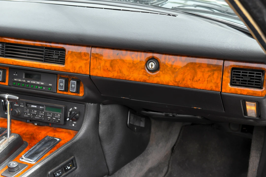 1990 Jaguar XJS Convertible - Image 17 of 31