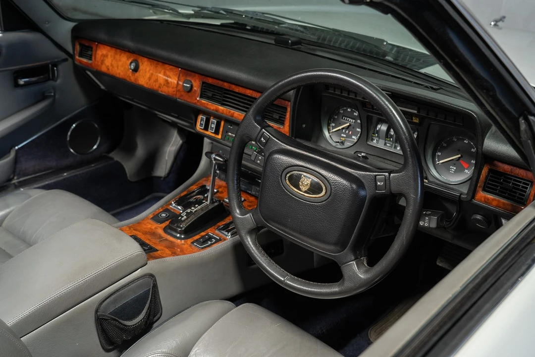 1991 Jaguar XJS Convertible - Image 29 of 30