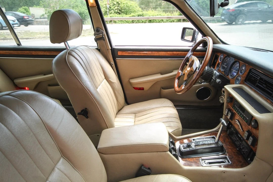 1990 Jaguar XJ Series 3 - Image 25 of 31