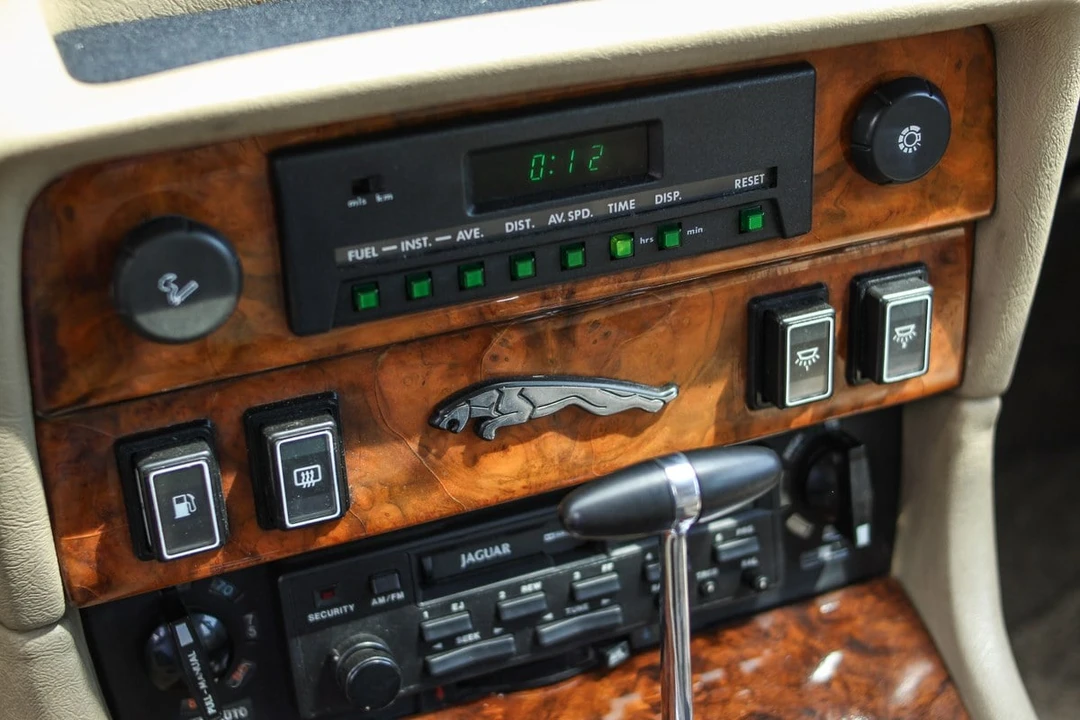 1990 Jaguar XJ Series 3 - Image 12 of 31