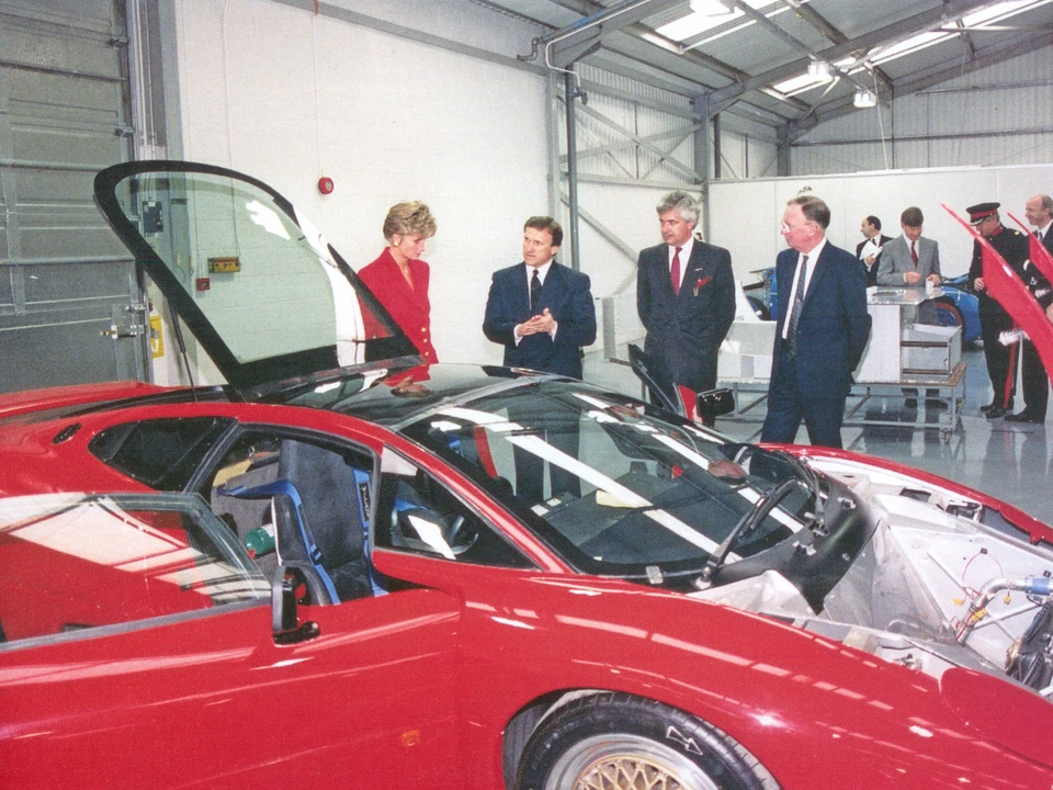 1990 Jaguar XJ220 - Image 2 of 17