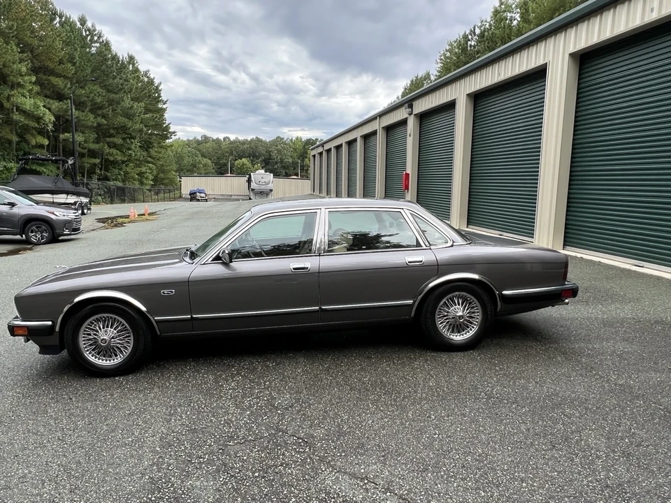 1990 Jaguar XJ Series 3 - Image 8 of 17