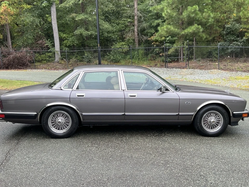 1990 Jaguar XJ Series 3 - Image 2 of 17