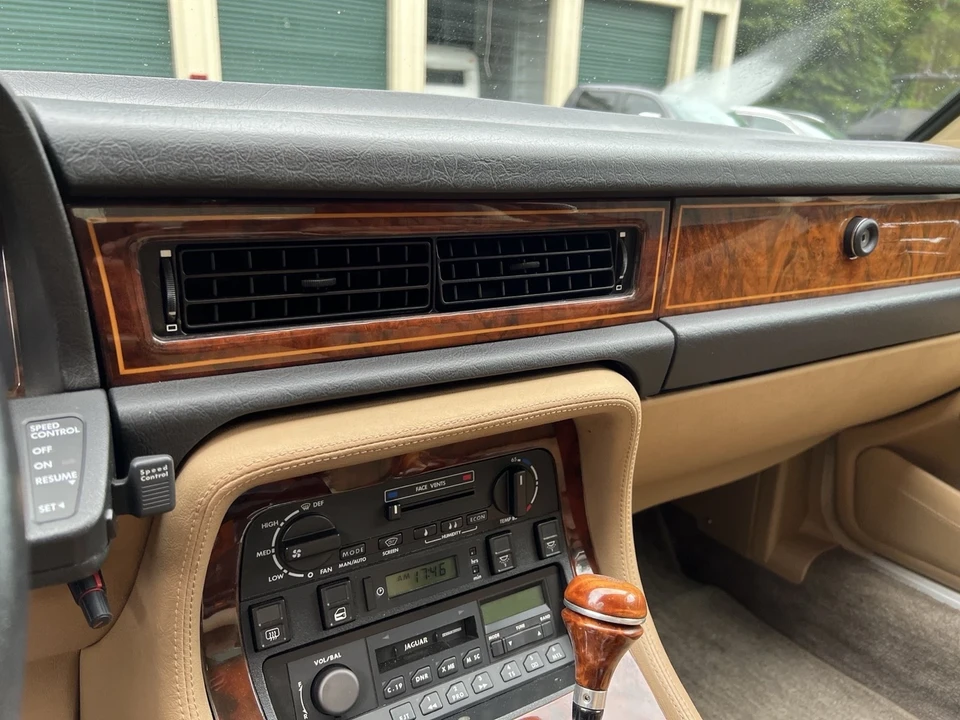 1990 Jaguar XJ Series 3 - Image 17 of 17